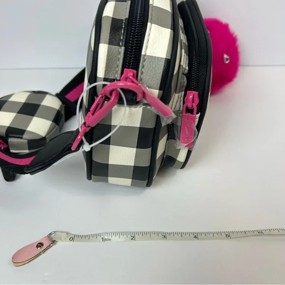 New Betsey Johnson Checkered Crossbody Bag with Pink Heart and Strawberry Charm - Picture 6 of 8